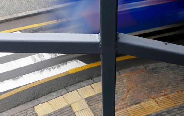 城市中人行横道的俯视图图片下载