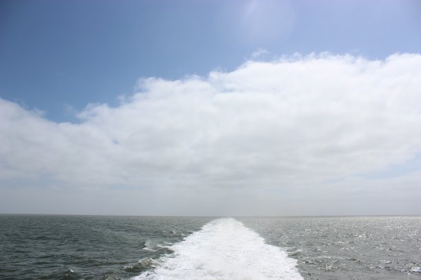 在北海航行。图片下载