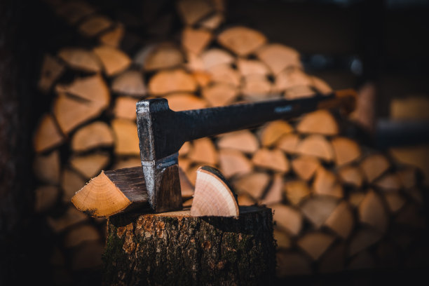 斧头砍图片下载