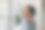 男人在家里放松休息图片下载