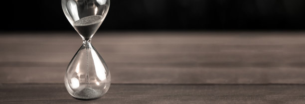 桌上的沙漏图片下载