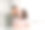 婚介所。男人在厨房亲吻女友，腾出空间发短信图片下载