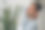 男人在家里放松休息图片下载
