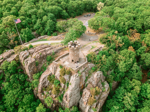 从康涅狄格州梅里登哈伯德公园克雷格城堡鸟瞰图。图片下载