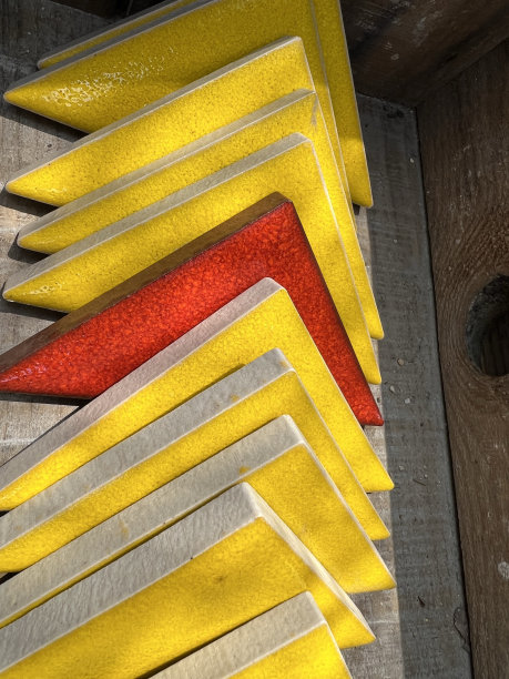 彩色三角砖图片下载