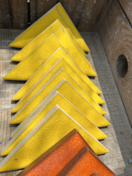 彩色三角砖图片下载