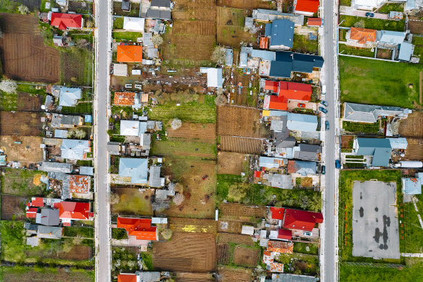 鸟瞰春天的村庄图片下载