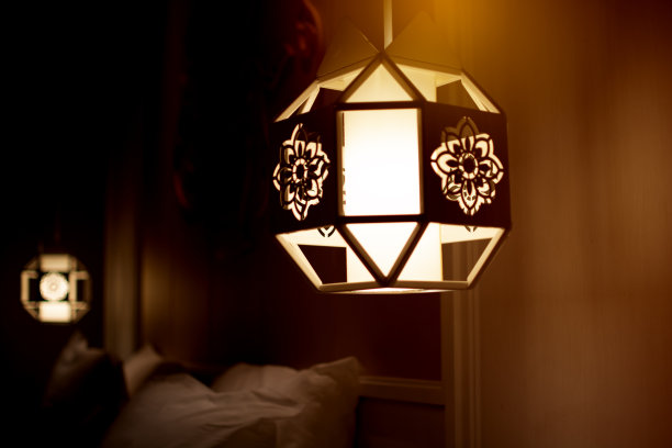 卧房挂灯，酒店古色古香卧室侧挂灯图片下载