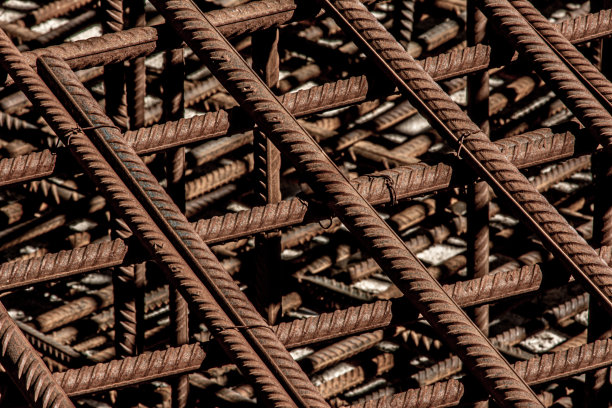 混凝土建筑地基密集钢筋的倾斜视图图片下载