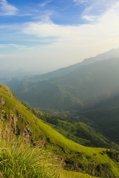斯里兰卡埃拉镇附近山谷中的日落图片下载