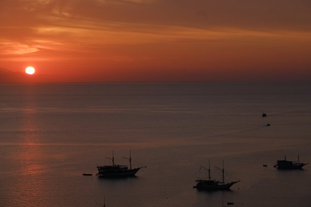 印度尼西亚弗洛雷斯岛纳闽巴霍岛的美丽风景。图片下载