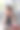 压力大的女人坐在家里的沙发上，研究和分析房屋账单，提交纳税申报表。图片下载