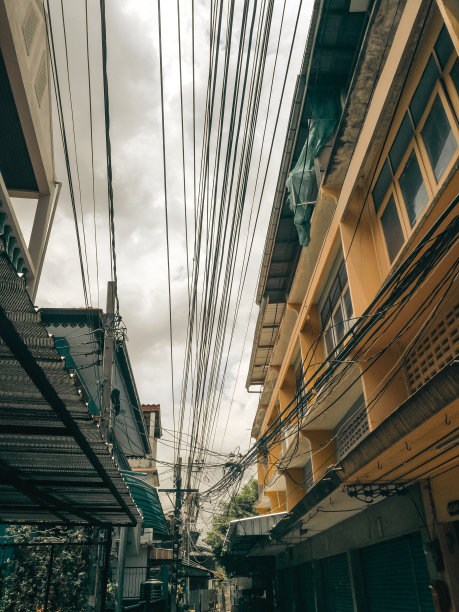 沿路的电线图片下载