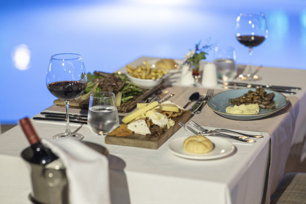 庆典上漂亮的餐桌图片下载