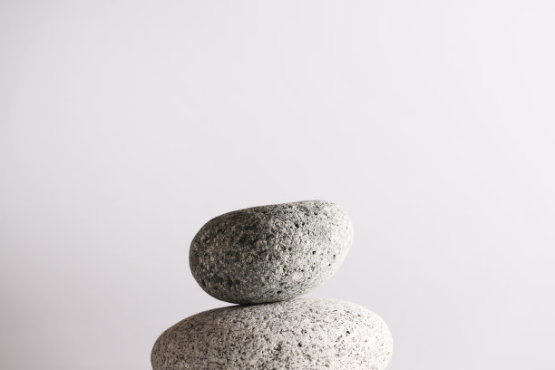 白色背景天然石材产品平台，时尚展示柜，展览模型，商品展示，展览，展示平台图片下载