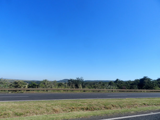 从秘鲁到巴西利亚的一辆汽车内拍摄的照片图片下载