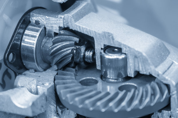 切断传动齿轮箱。图片下载