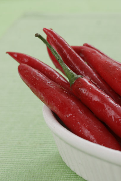 红辣椒和绿辣椒图片下载