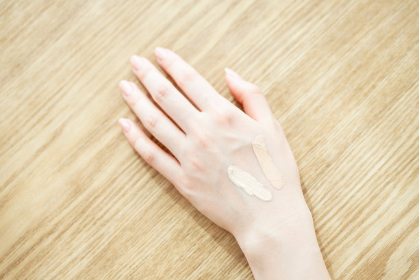 检查粉底的颜色图片下载