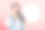 女子手靠近嘴宣布消息，手拿空言泡牌图片下载