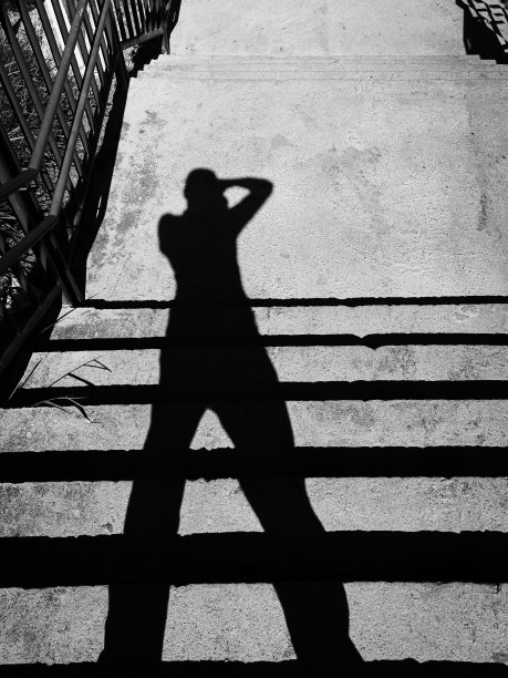 在我的阴影里图片下载