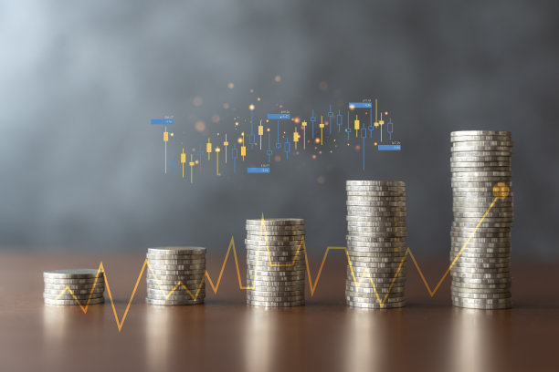 金融投资理念、金融投资者叠币和城市的双重曝光、外汇交易市场烛台图、加密货币数字经济。图片下载