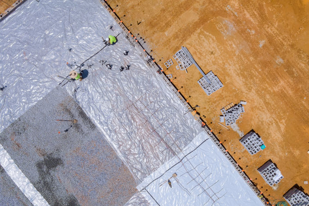 建议浇筑混凝土基础前先铺设聚乙烯防水材料图片下载