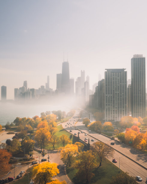 芝加哥的雾和秋天的色彩图片下载