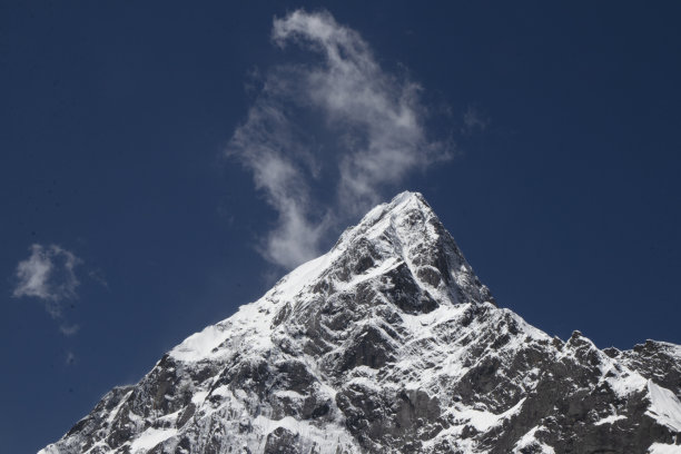 喜马拉雅山脉被雪覆盖的图像图片下载