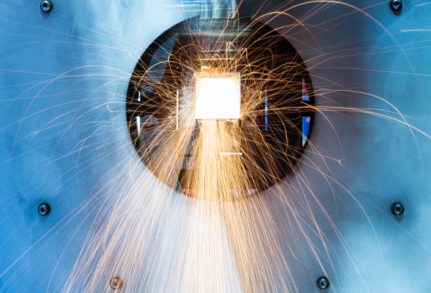 激光切割机是切割金属图片下载