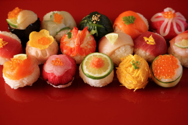 球形的寿司。图片下载