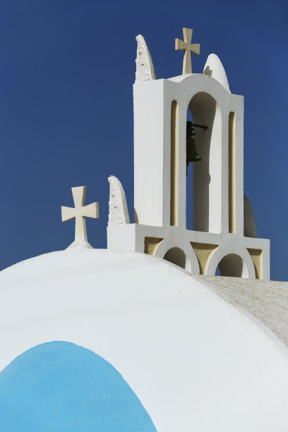 希腊基克拉迪群岛圣托里尼岛上的白色和蓝色教堂图片下载