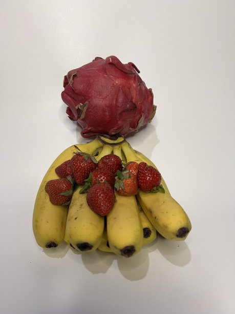 火龙果、香蕉和草莓图片下载