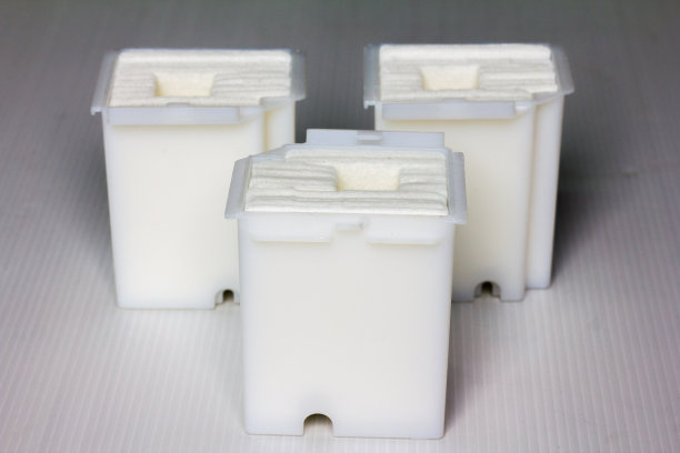 白色背景的新打印机油墨吸收盒图片下载