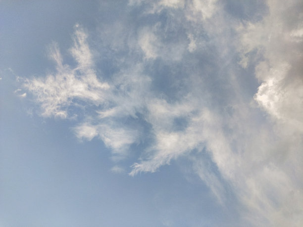 艺术黄昏卷云出现在傍晚的天空图片下载