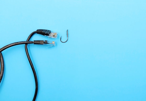 带钩的Wi-fi电缆。网络攻击和在互联网上窃取个人资料的概念图片下载