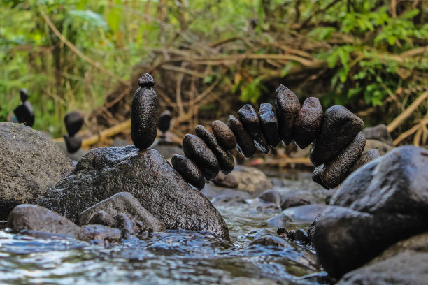 石头平衡或石头堆叠图片下载