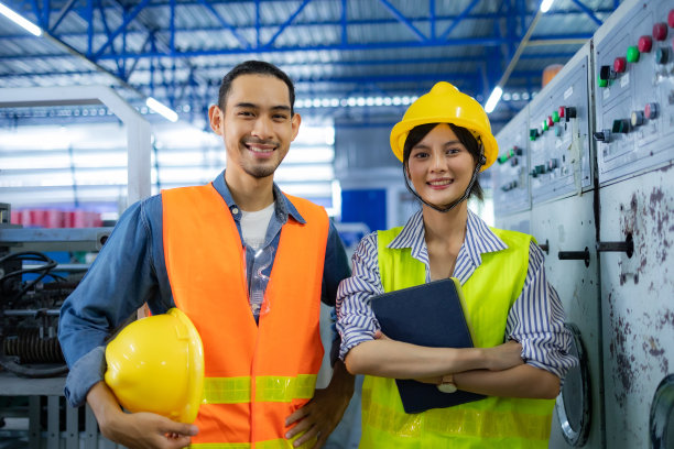 专业的团队，质量控制，展台维护，仓储工厂对话。班组工程师，工厂操作员图片下载