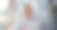 年轻漂亮的女商人在办公楼外开视频会议图片下载