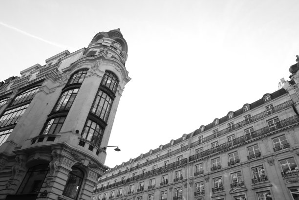 仰望巴黎图片下载