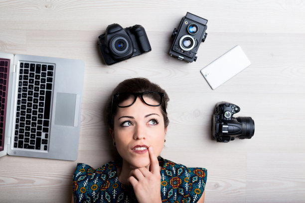 专家平面设计师做出选择图片下载