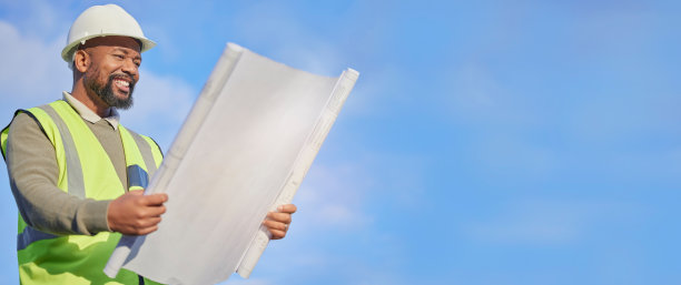 工程师，工业和黑人，拿着蓝图，在工地上拿着文件。勤杂工、模型工和非洲男性承包商，负责建筑、维修或维护的建筑计划。图片下载