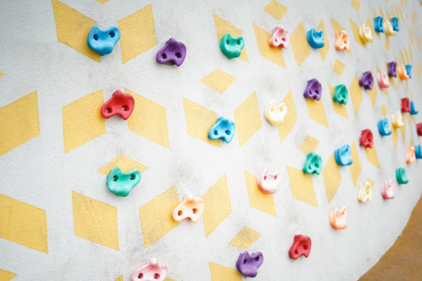 公园里孩子们攀岩的地方图片下载