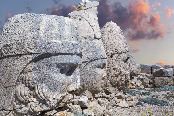 Nemrut山是一座2150米高的山，位于土耳其Adıyaman省。图片下载