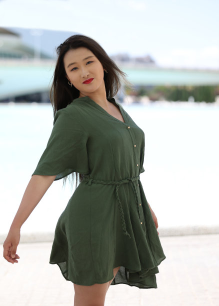 亚洲学生站立图片下载