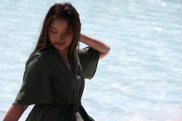 亚洲学生在水上图片下载