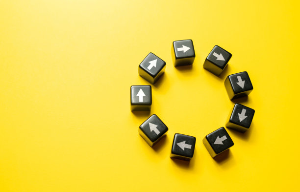 绕圈移动，不要停下来，也不要瞄准目标。图片下载