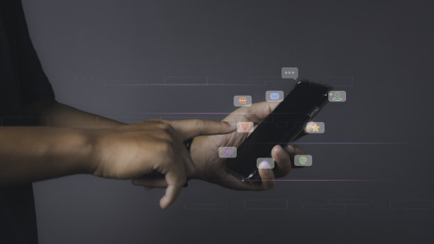 一名男子用智能手机和社交媒体互动互联网帖子上的图标。图片下载