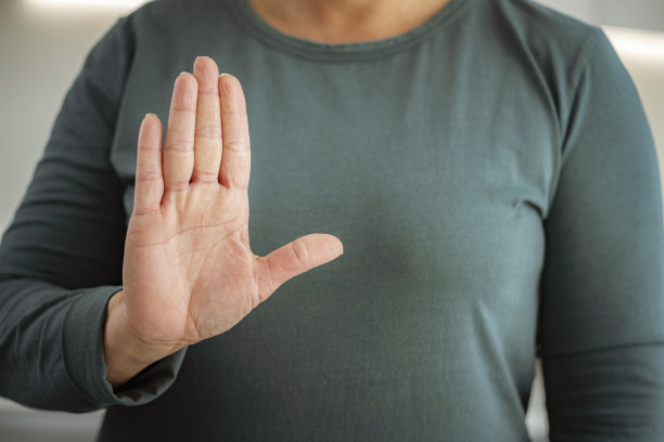 女人的手做停止手势的特写图片下载