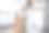美丽的白人母亲教年幼的女儿洗脏衣服。可爱的小女孩帮助和学习父母妈妈把衣服放在洗衣机电器在家里。Domestic-Housekeeping。图片下载